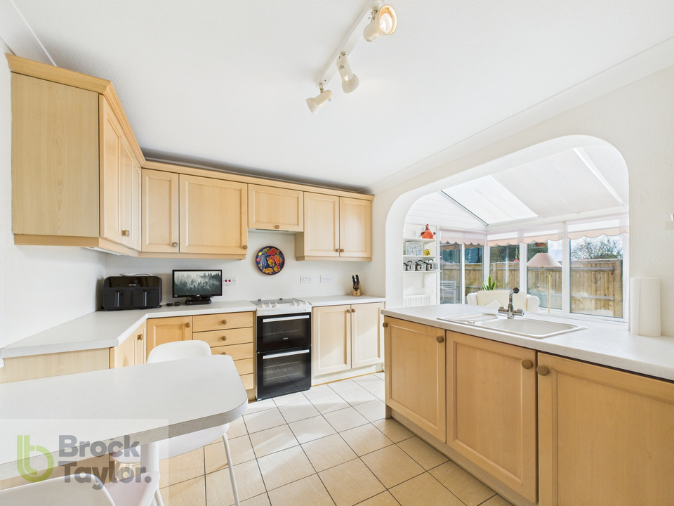 3 bed detached house for sale in Rose Cottage Lane, Staplefield  - Property Image 3