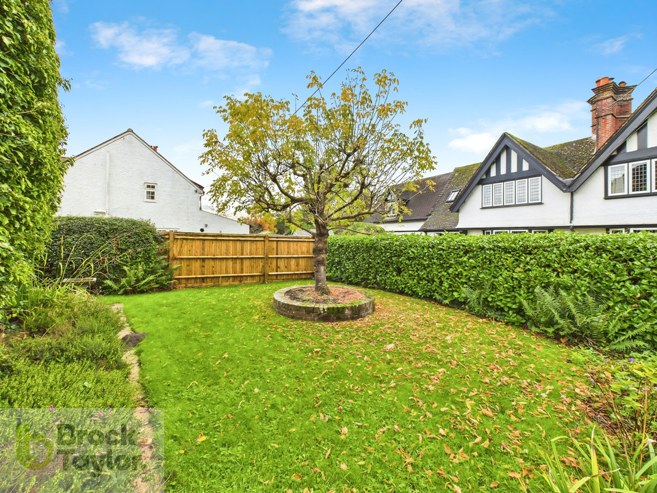 3 bed detached house for sale in Rose Cottage Lane, Staplefield  - Property Image 10