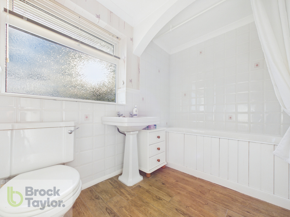 3 bed detached house for sale in Rose Cottage Lane, Staplefield  - Property Image 18