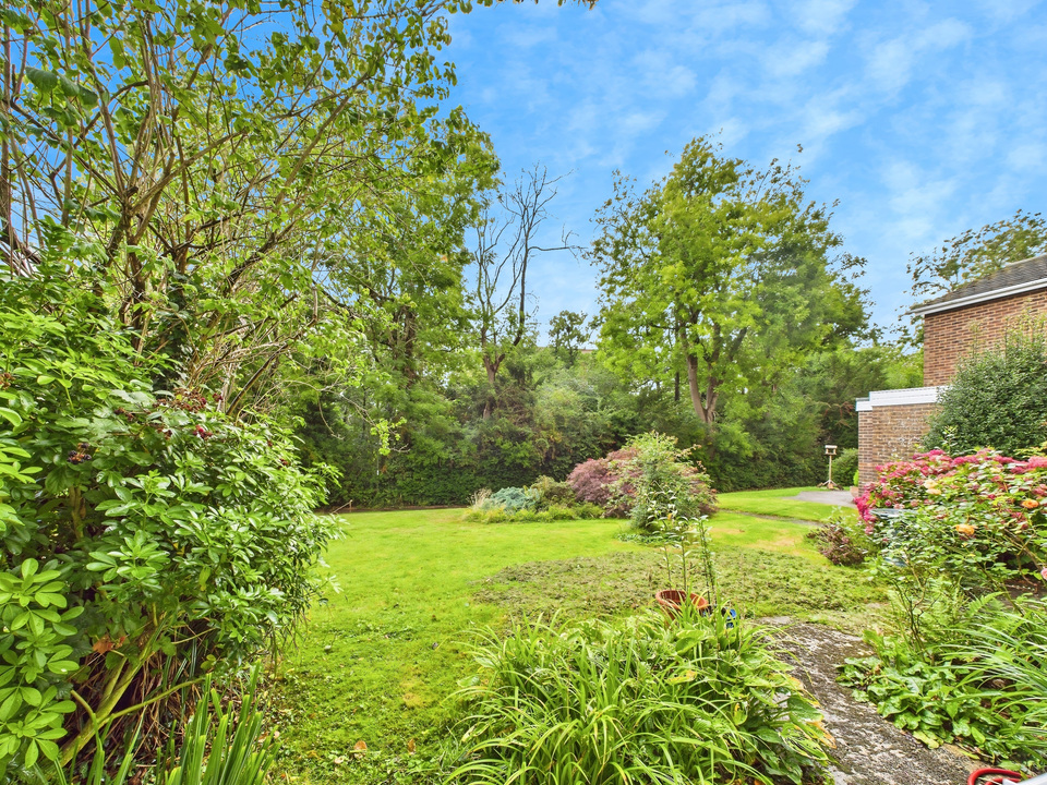 4 bed link detached house for sale in Stirling Way, Horsham  - Property Image 3