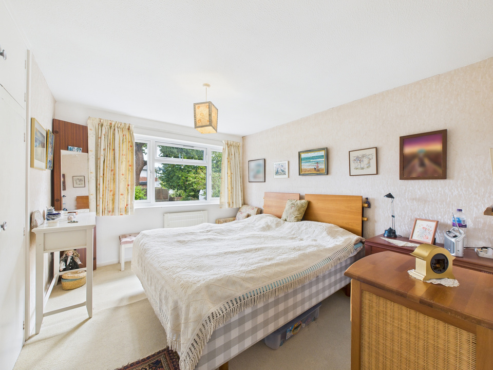 4 bed link detached house for sale in Stirling Way, Horsham  - Property Image 10