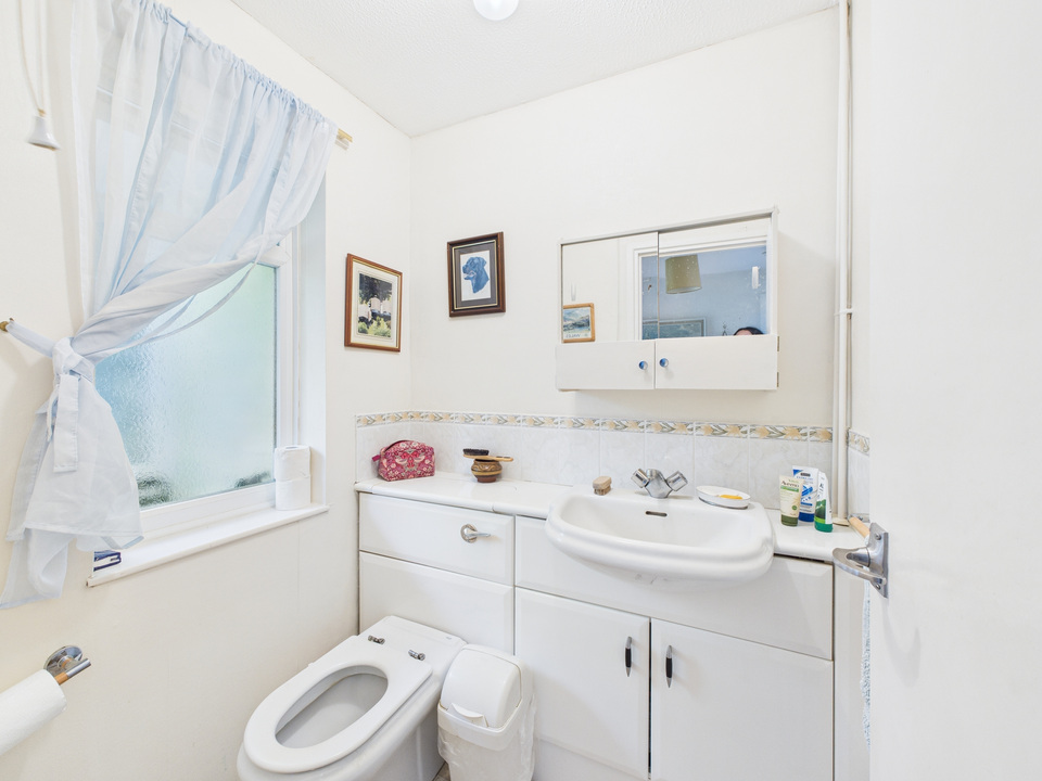 4 bed link detached house for sale in Stirling Way, Horsham  - Property Image 12