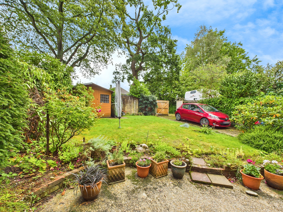 4 bed link detached house for sale in Stirling Way, Horsham  - Property Image 16