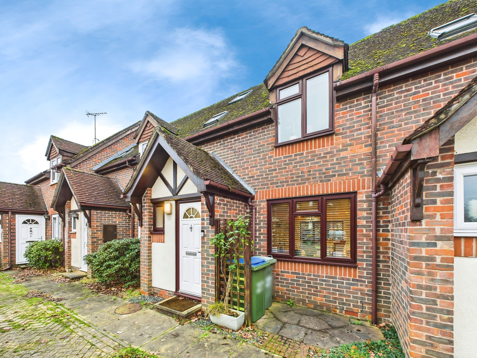 3 bed terraced house for sale in Coleridge Close, Horsham, Horsham, West Sussex