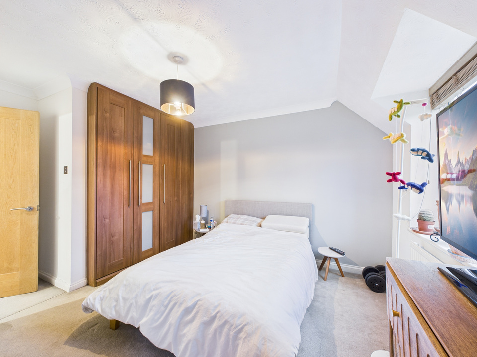 3 bed terraced house for sale in Coleridge Close, Horsham, Horsham, West Sussex  - Property Image 8