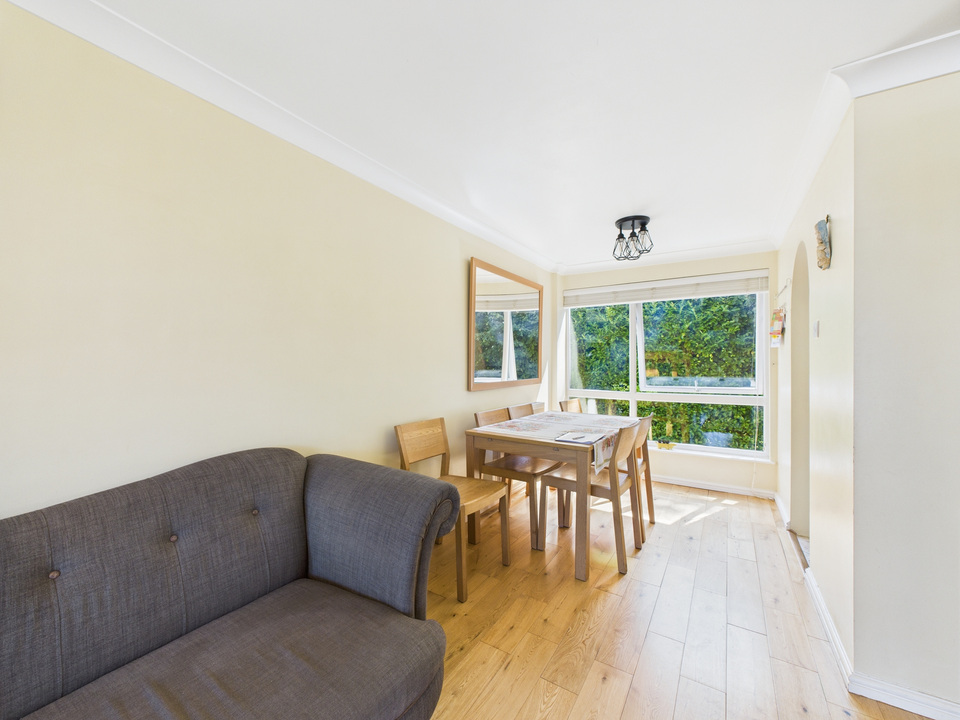 2 bed maisonette for sale in Cotswold Court, Horsham  - Property Image 8