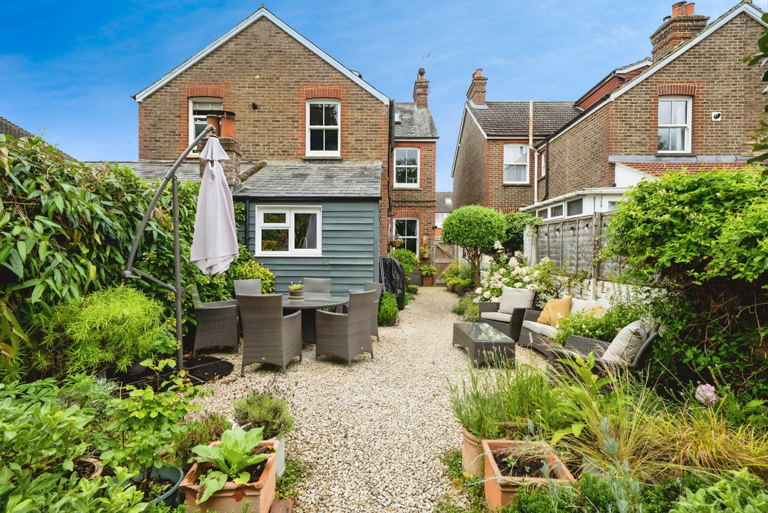 4 bed semi-detached house for sale in Clarence Road, Horsham - Property Image 8