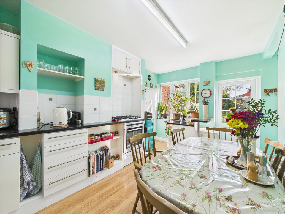 3 bed terraced house for sale in Bennetts Road, Horsham  - Property Image 2