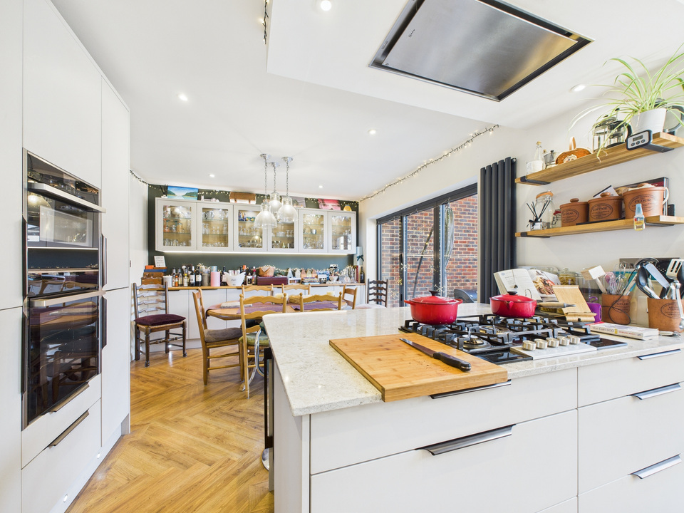 4 bed semi-detached house for sale in Hill Mead, Horsham, West Sussex  - Property Image 10