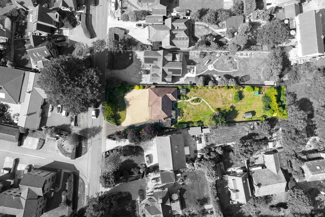 2 bed detached bungalow for sale in Comptons Lane, Horsham - Property Image 1