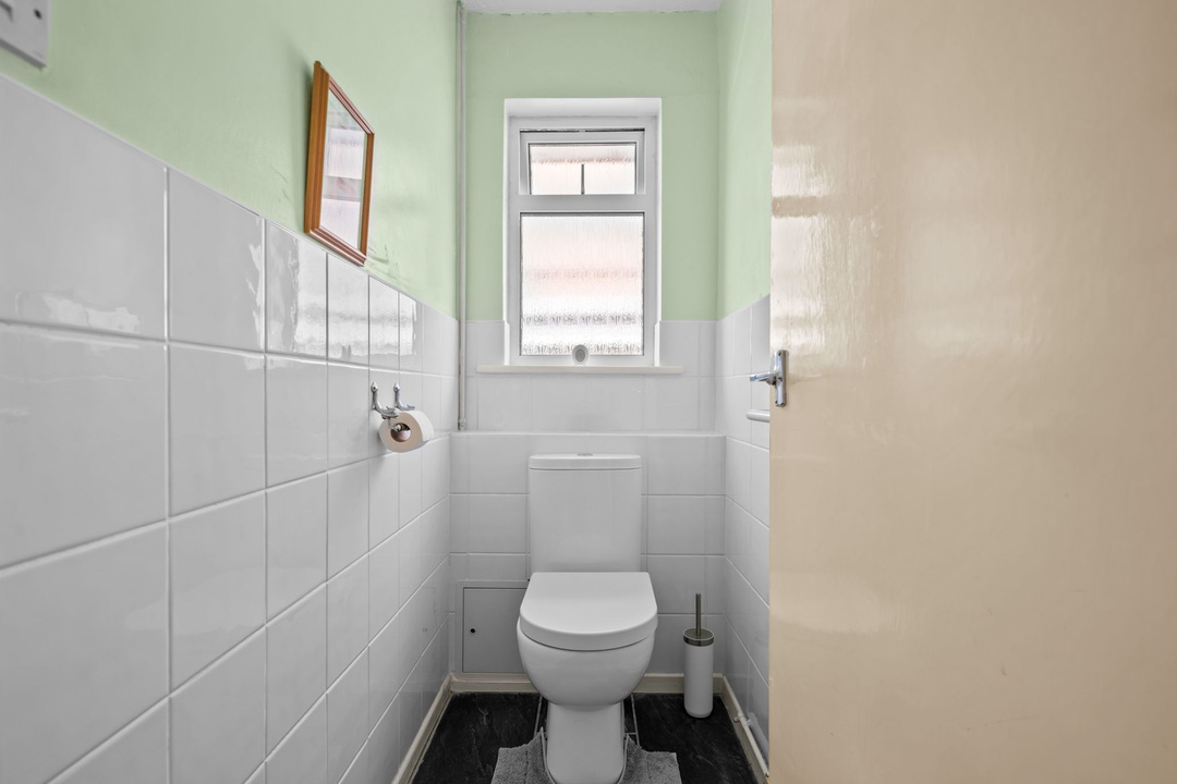 2 bed detached bungalow for sale in Comptons Lane, Horsham - Property Image 14