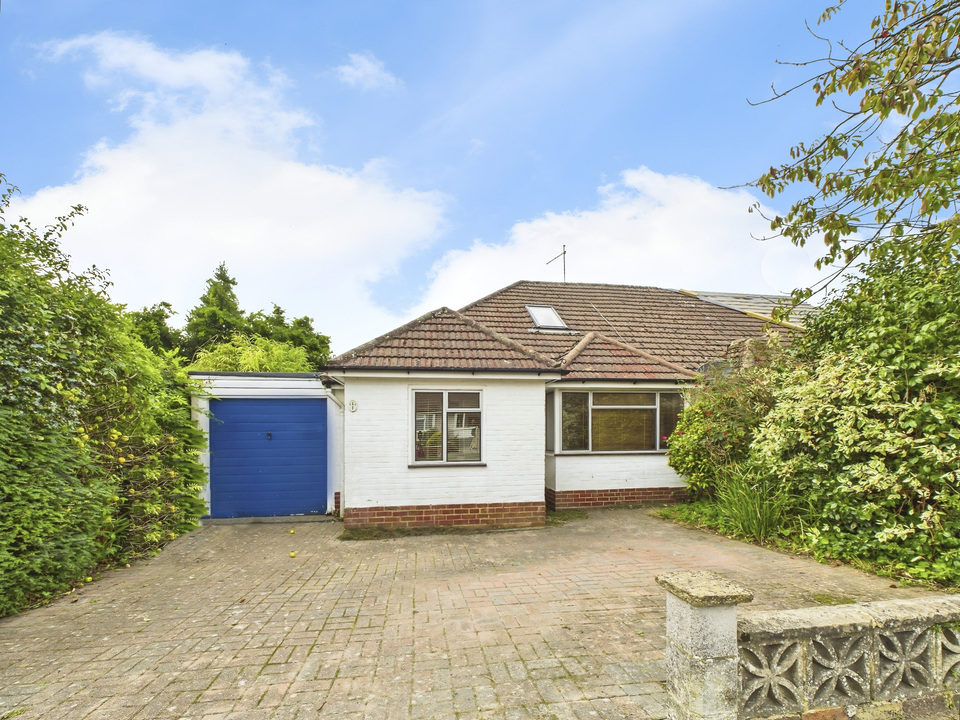 3 bed semi-detached bungalow for sale in Ringley Road, Horsham