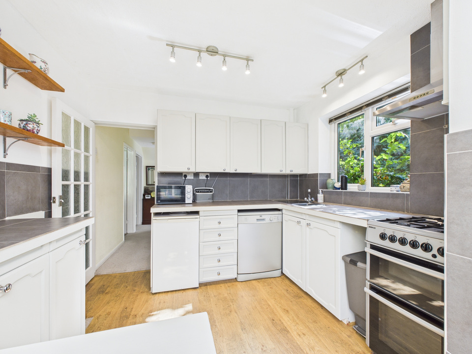 3 bed semi-detached bungalow for sale in Ringley Road, Horsham  - Property Image 4