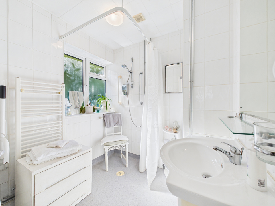 3 bed semi-detached bungalow for sale in Ringley Road, Horsham  - Property Image 7