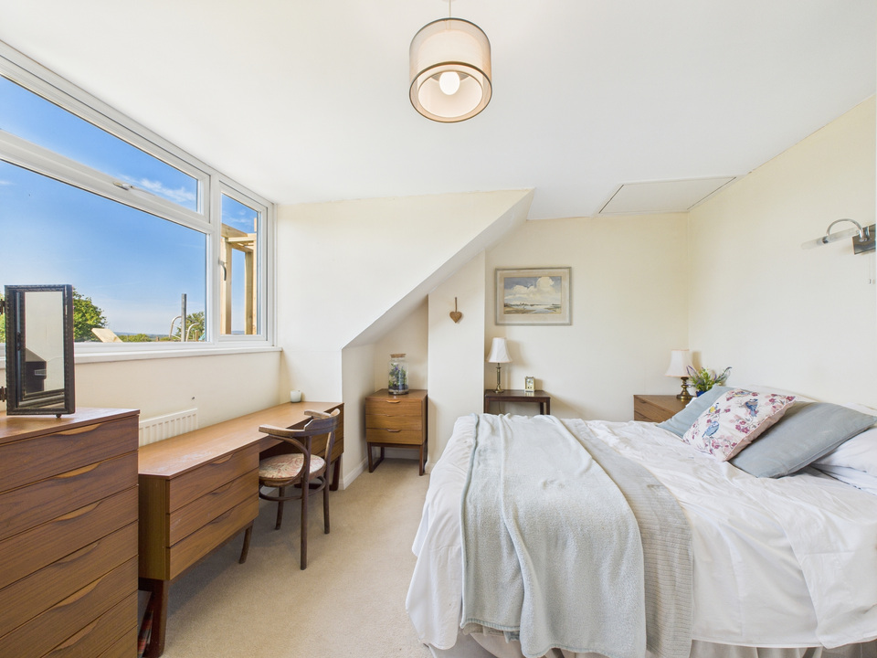 3 bed semi-detached bungalow for sale in Ringley Road, Horsham  - Property Image 8