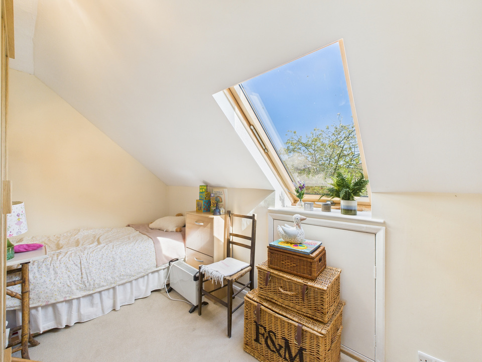 3 bed semi-detached bungalow for sale in Ringley Road, Horsham  - Property Image 9