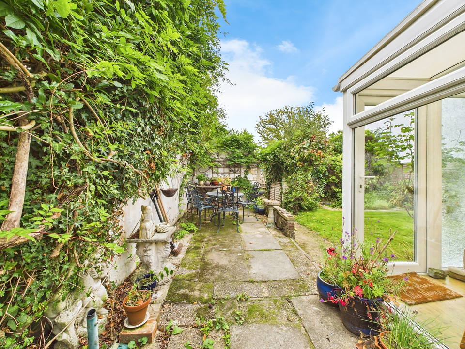 3 bed semi-detached bungalow for sale in Ringley Road, Horsham  - Property Image 18