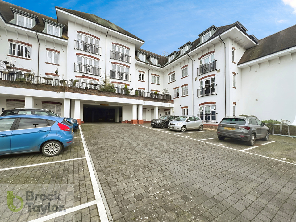 2 bed apartment for sale in Updown Hill, Bolnore Village  - Property Image 12