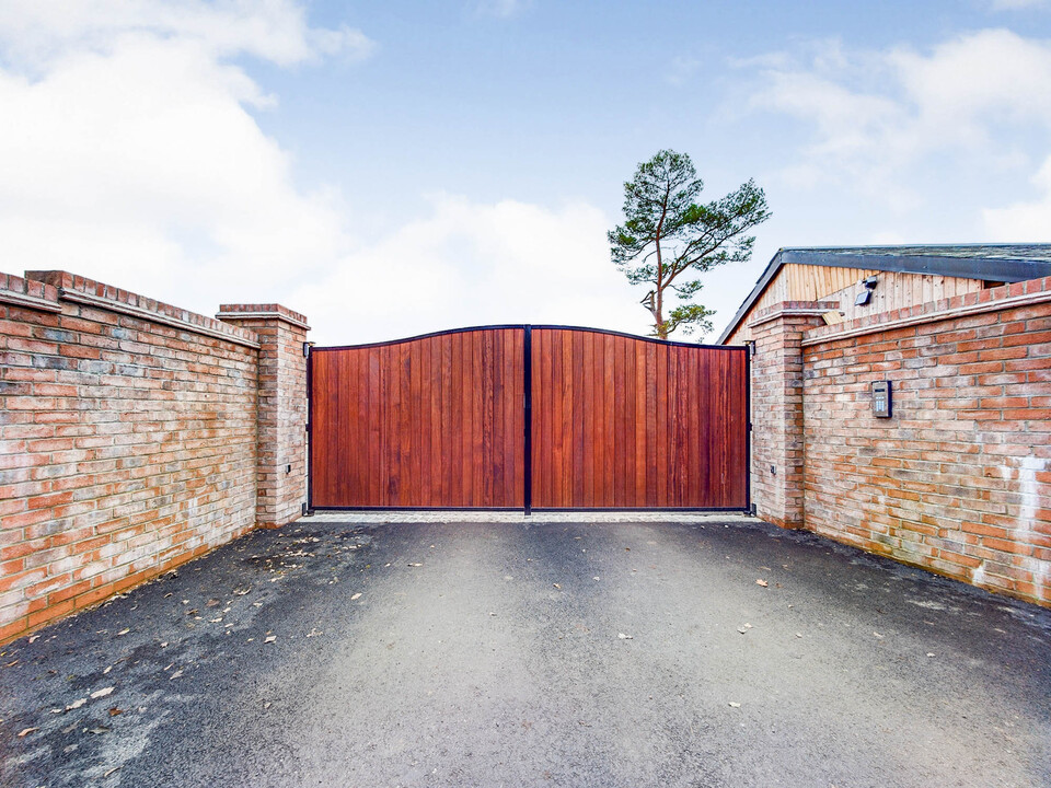 1 bed semi-detached bungalow for sale in Capel Road, Rusper  - Property Image 3