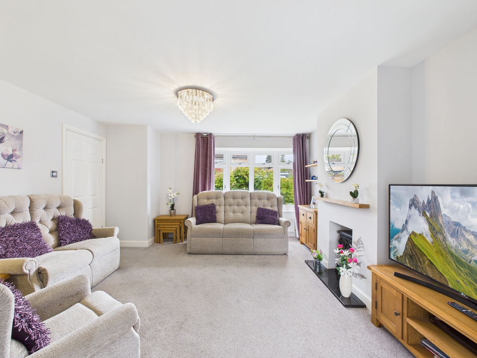 3 bed semi-detached house for sale in Wood End, Horsham  - Property Image 2