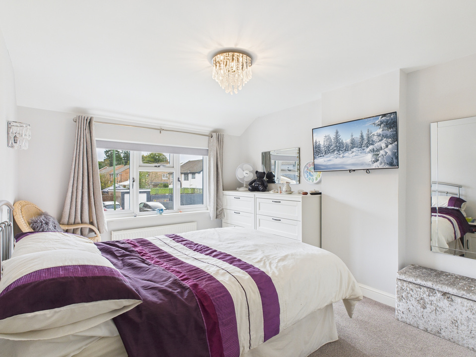 3 bed semi-detached house for sale in Wood End, Horsham  - Property Image 5