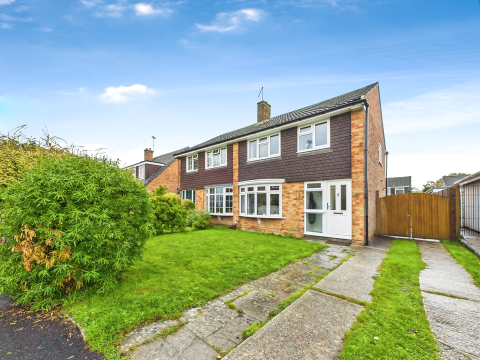 3 bed semi-detached house for sale in Wood End, Horsham  - Property Image 12