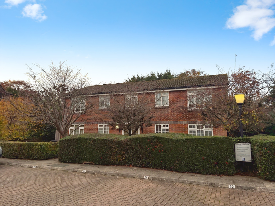 1 bed apartment for sale in Abbotsbury Court, Horsham  - Property Image 6