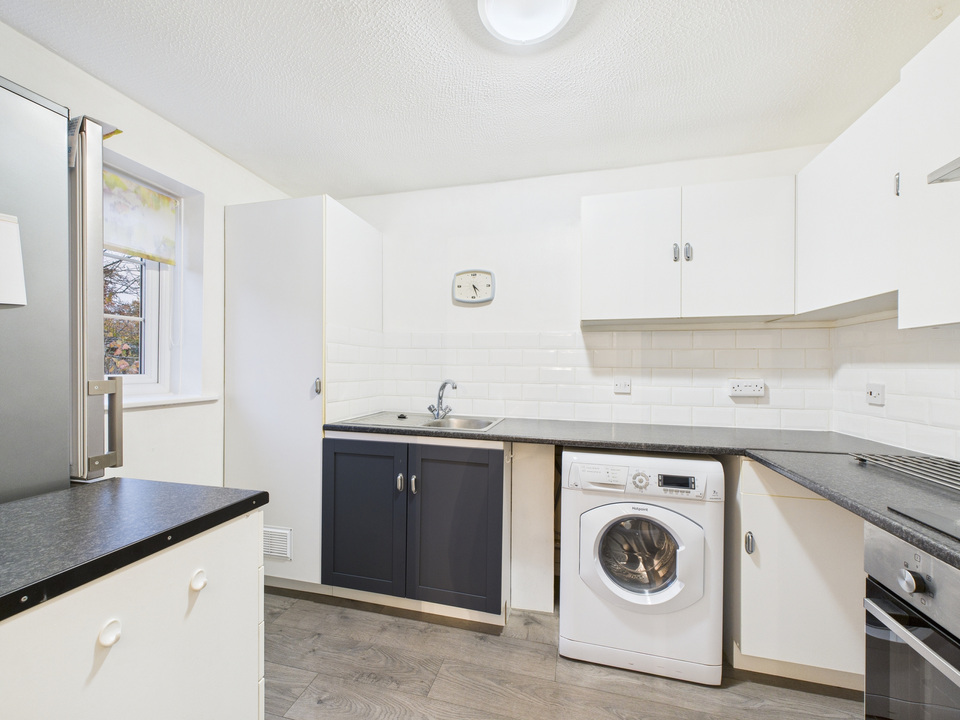 1 bed apartment for sale in Abbotsbury Court, Horsham  - Property Image 9