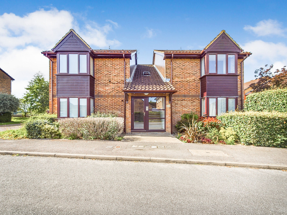 1 bed studio flat for sale in Newbridge Close, Broadbridge Heath, Horsham  - Property Image 1