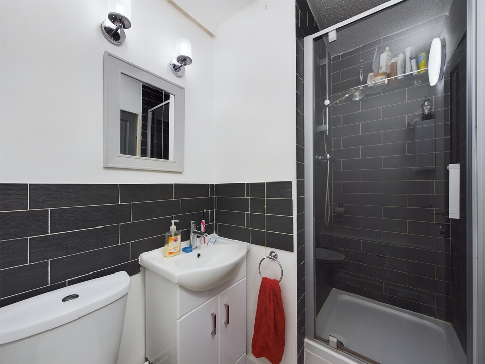 1 bed studio flat for sale in Newbridge Close, Broadbridge Heath, Horsham  - Property Image 6