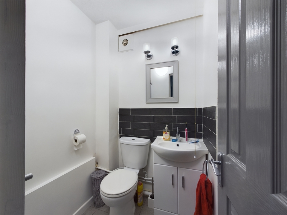 1 bed studio flat for sale in Newbridge Close, Broadbridge Heath, Horsham  - Property Image 11
