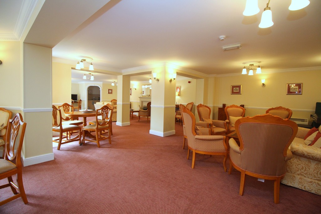 2 bed for sale in Manton Court, Kings Road, Horsham, West Sussex - Property Image 14