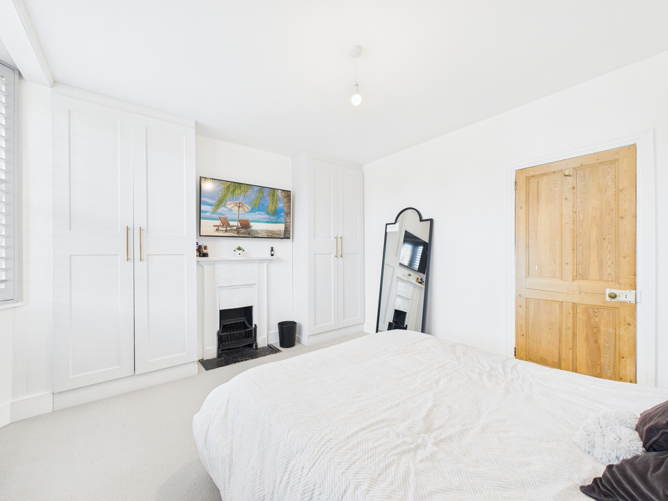 3 bed semi-detached house for sale in New Street, Horsham  - Property Image 25