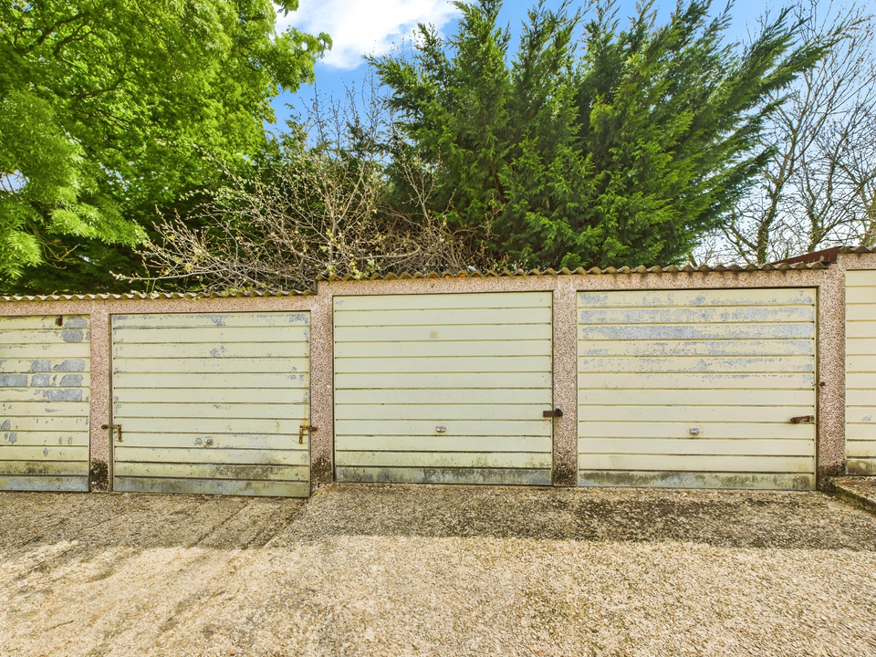 2 bed maisonette for sale in College Road, Southwater  - Property Image 7