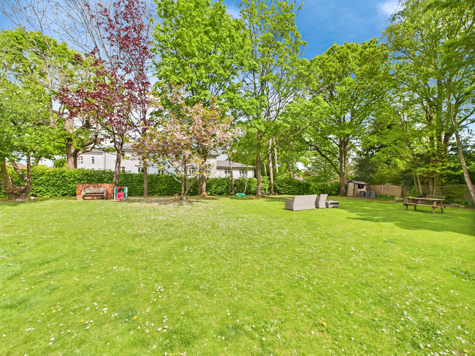 2 bed maisonette for sale in College Road, Southwater  - Property Image 9