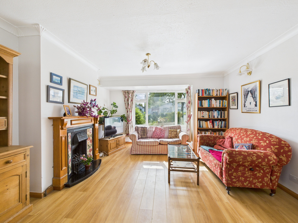 4 bed semi-detached house for sale in Farhalls Crescent, Horsham  - Property Image 2