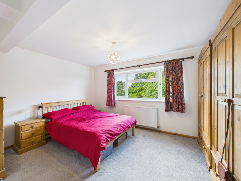 4 bed semi-detached house for sale in Farhalls Crescent, Horsham  - Property Image 6