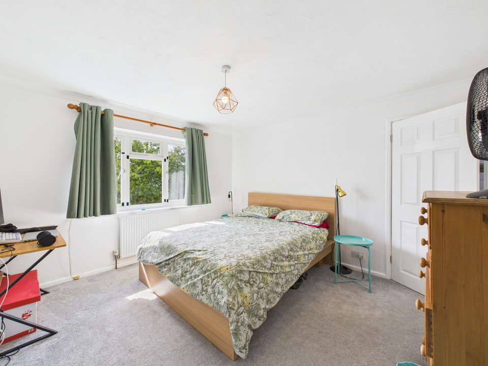 4 bed semi-detached house for sale in Farhalls Crescent, Horsham  - Property Image 7