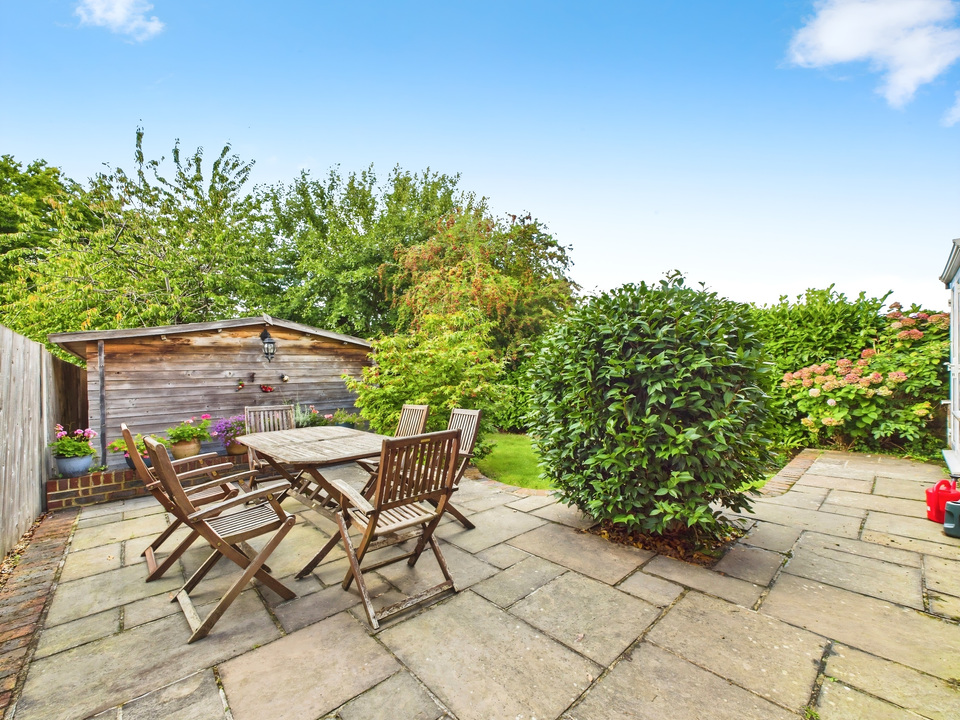 4 bed semi-detached house for sale in Farhalls Crescent, Horsham  - Property Image 9