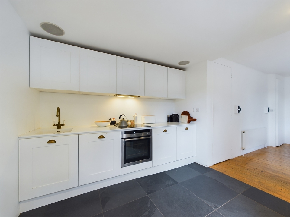 3 bed semi-detached house for sale in Swindon Road, Horsham  - Property Image 7