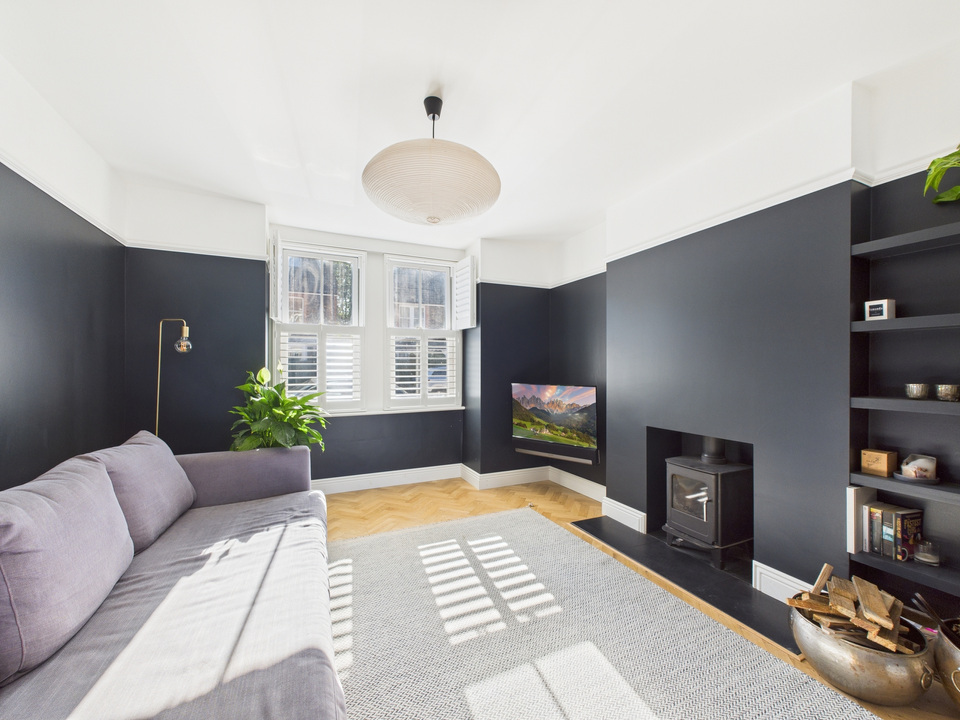 3 bed semi-detached house for sale in Swindon Road, Horsham  - Property Image 2