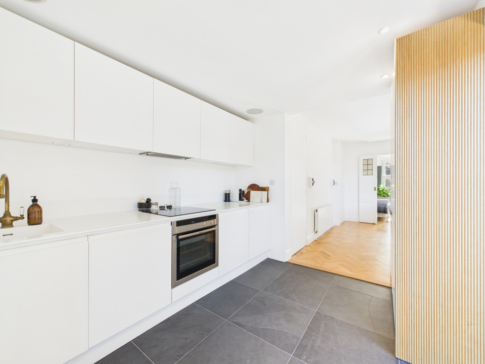 3 bed semi-detached house for sale in Swindon Road, Horsham  - Property Image 6