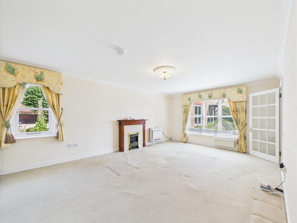 2 bed end of terrace house for sale in Bluecoat Pond, Christs Hospital  - Property Image 2