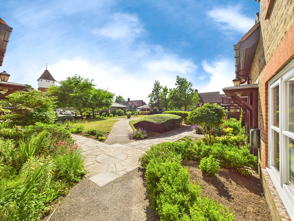 2 bed end of terrace house for sale in Bluecoat Pond, Christs Hospital  - Property Image 11