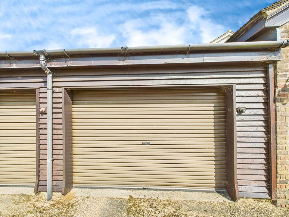 2 bed end of terrace house for sale in Bluecoat Pond, Christs Hospital  - Property Image 13