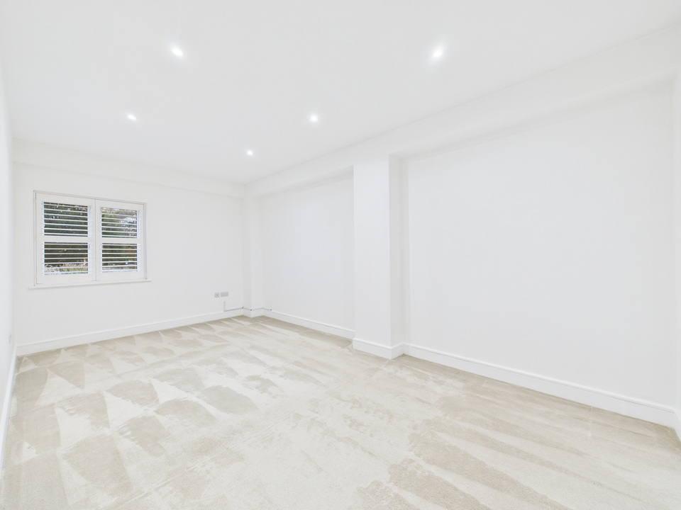 2 bed apartment for sale in Holmes Park, North Street, Horsham, West Sussex - Property Image 3