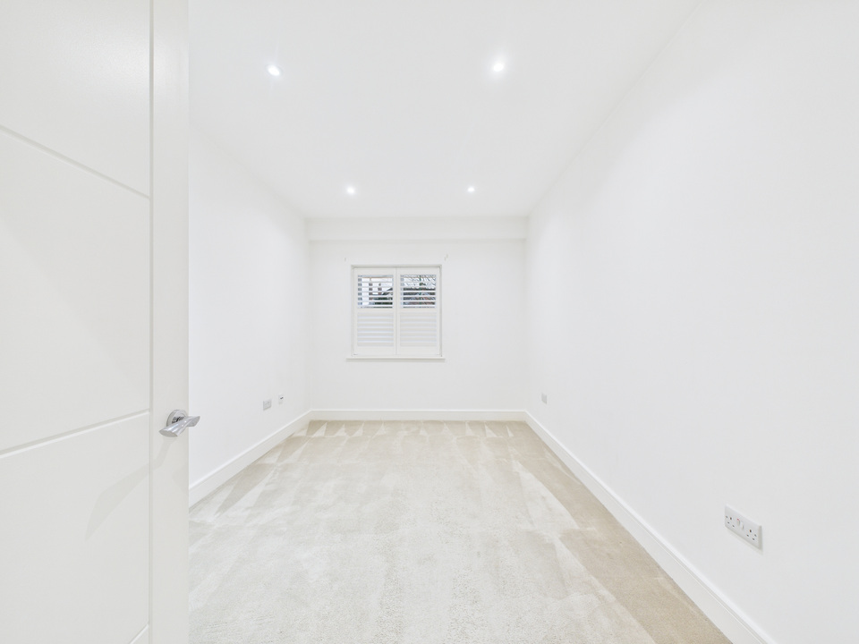 2 bed apartment for sale in Holmes Park, North Street, Horsham, West Sussex - Property Image 5