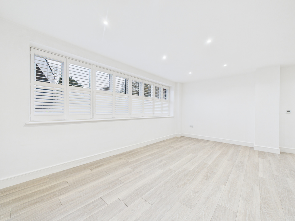 2 bed apartment for sale in Holmes Park, North Street, Horsham, West Sussex - Property Image 11