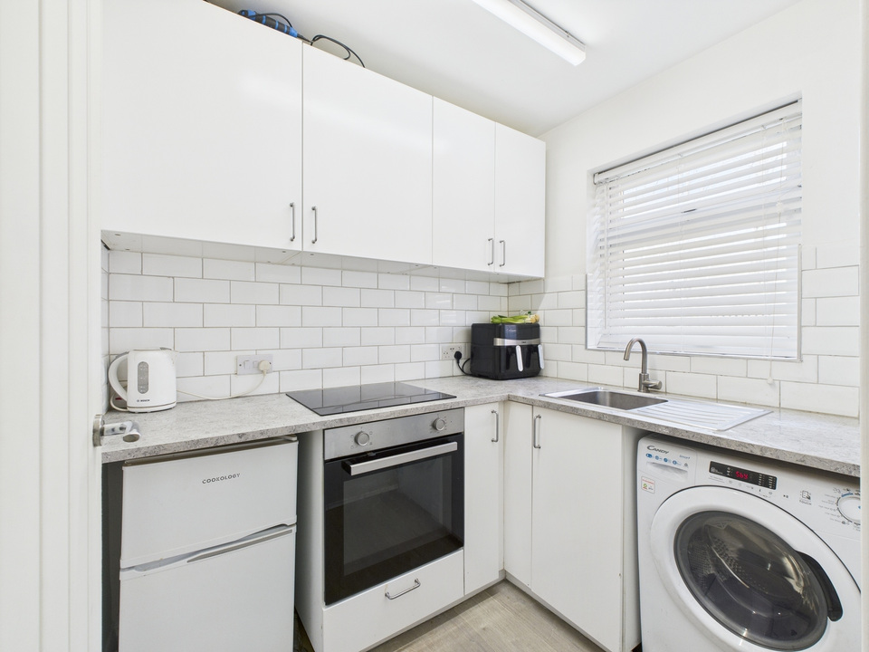 1 bed apartment for sale in Gorringes Brook, Horsham - Property Image 2