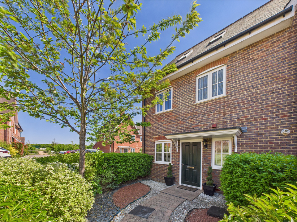 4 bed semi-detached house for sale in Cook Way, Broadbridge Heath  - Property Image 22